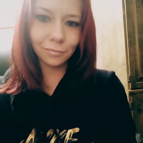 Meet your Posher, Christina - Picture 2 of 3